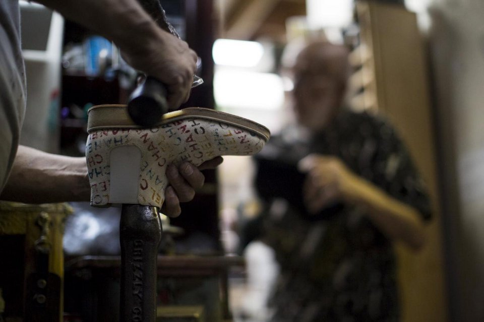 Ο τσαγκάρης του Χόλιγουντ -Ο μάγος των Louboutin και Jimmy Choo και η Ελληνίδα σύζυγός του [εικόνες] | iefimerida.gr 3