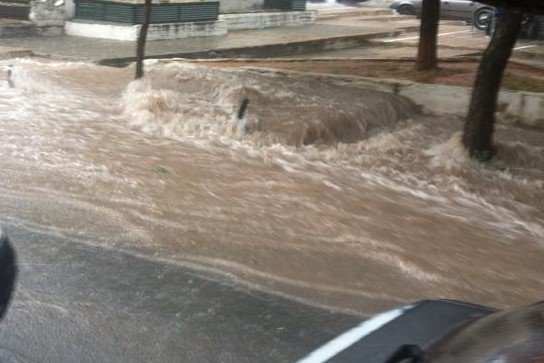 Η κακοκαιρία «έπνιξε» την Αρτα -Σοβαρά προβλήματα σε όλη την Ηπειρο [εικόνες] | iefimerida.gr 1