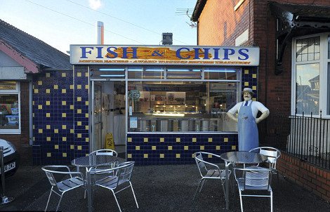 Αυτό το μπέργκερ ποιος θα το φάει; Το αηδιαστικό τριώροφο «τέρας» που έχει 2,3 κιλά κρέας και 10.000 θερμίδες [εικόνες] | iefimerida.gr 5