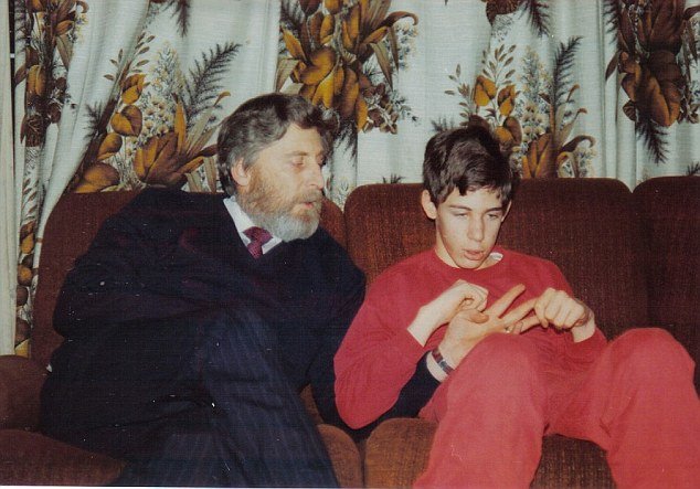 Το παιδί «φάντασμα»: Για 12 χρόνια ήταν «φυτό», επέστρεψε στη ζωή και τώρα ζει μια κανονική ζωή [εικόνες & βίντεο] | iefimerida.gr 0