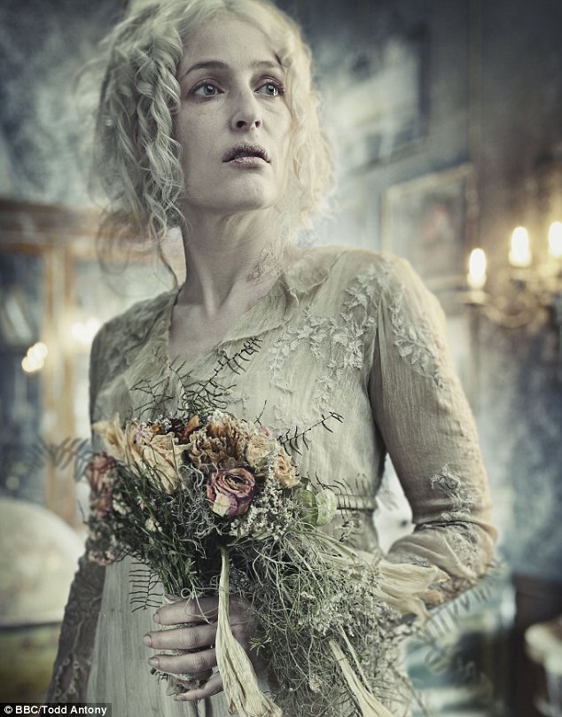 Οι Μεγάλες Προσδοκίες με την (αγνώριστη) Γκίλιαν Άντερσον [εικόνες] | iefimerida.gr 0