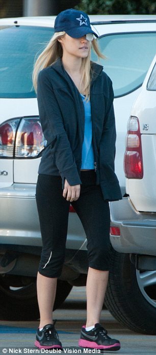 Μοντέλο έχασε το μάτι της και το χέρι της σε ατύχημα [εικόνες] | iefimerida.gr 1