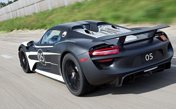 Η νέα υβριδική Πόρσε καίει λιγότερη βενζίνη από ένα Φιέστα [εικόνες +βίντεο] | iefimerida.gr 0