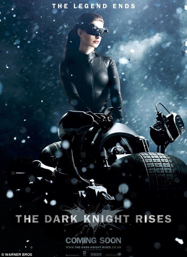 Οι πρώτες φώτο από την Χάθαγουει ως Catwoman | iefimerida.gr 0