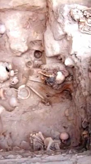 Φρίκη: Βρέθηκε ομαδικός τάφος παιδιών που θυσιάστηκαν σε τελετές [εικόνες&βίντεο] | iefimerida.gr 6