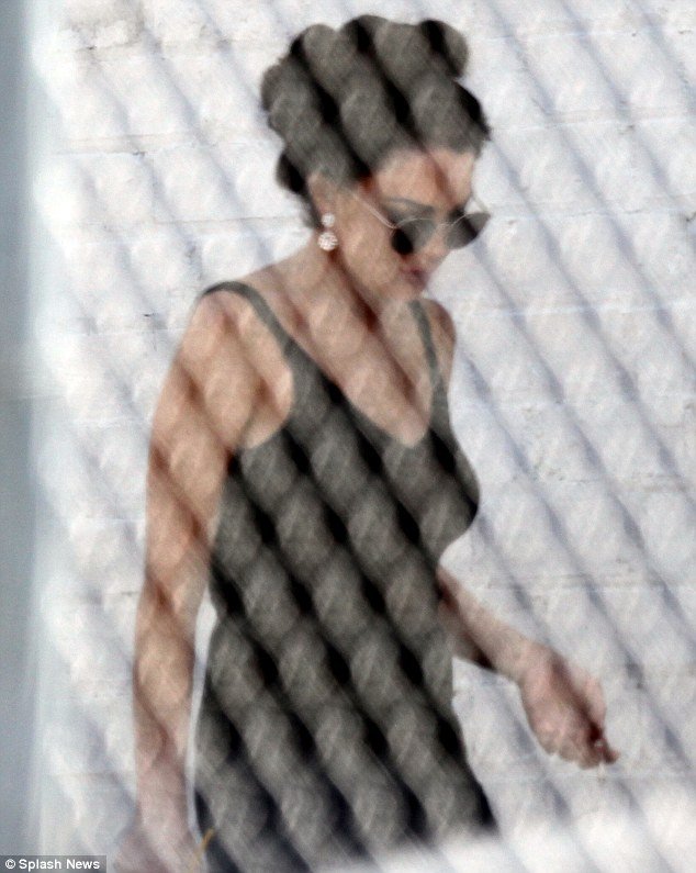 Backstage: Η μεταμόρφωση της Λίντσεϊ Λόχαν σε Ελίζαμπεθ Τέιλορ! [εικόνες] | iefimerida.gr 1