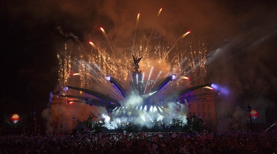 Ο Μικ Τζάγκερ και η Βασίλισσα Ελισάβετ έχουν το ίδιο γούστο! [εικόνες] | iefimerida.gr 11