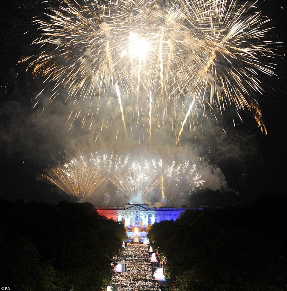 Ο Μικ Τζάγκερ και η Βασίλισσα Ελισάβετ έχουν το ίδιο γούστο! [εικόνες] | iefimerida.gr 1
