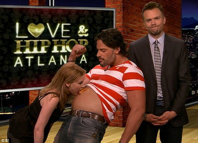 Η Μινόγκ γλείφει την μπυροκοιλιά του νέου συντρόφου της Ντέμι Μουρ [εικόνες] | iefimerida.gr 0