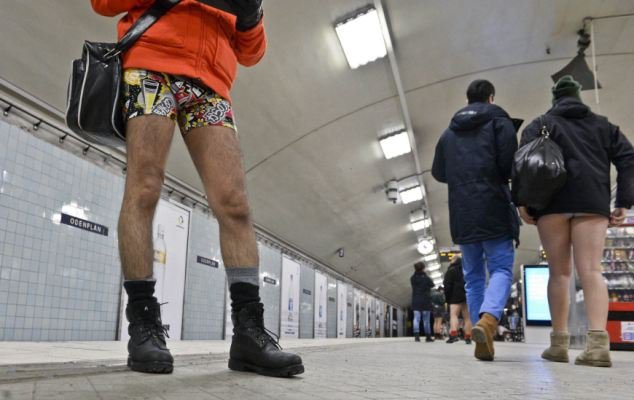 Χωρίς παντελόνια ή φούστες βγήκαν χιλιάδες επιβάτες του μετρό σε 60 πόλεις [εικόνες+βίντεο]  | iefimerida.gr 4