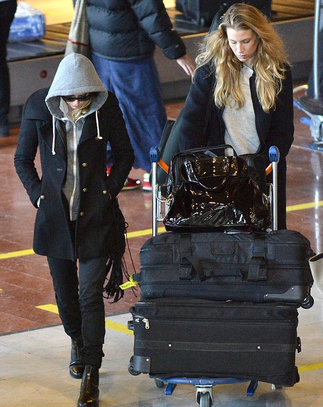 Η μπαϊσέξουαλ παράτησε τον Τζόνι Ντεπ για την κόρη Γάλλου πρωθυπουργού [εικόνες] | iefimerida.gr 0