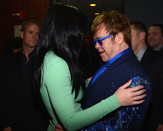 To στήθος της Κέιτι Πέρι ήταν ο πραγματικός νικητής των Grammy's [εικόνες]  | iefimerida.gr 1