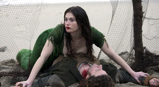 Ιερόδουλη βρικόλακας στρίπερ έγινε το κορίτσι του Μποντ [εικόνες+βίντεο]  | iefimerida.gr 2