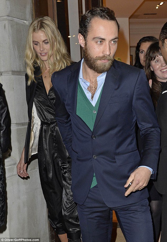 Ο χίπστερ μικρός αδελφός της Κέιτ Μίντλετον -Τα γυμνά και οι φωτογραφίες με τα γυναικεία ρούχα που όλοι θέλουν να... θάψουν [εικόνες] | iefimerida.gr 6