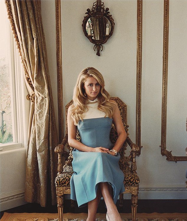 Η Σοφία Κόπολα φωτογραφίζει το κιτς σπίτι της Πάρις Χίλτον [εικόνες]  | iefimerida.gr 1