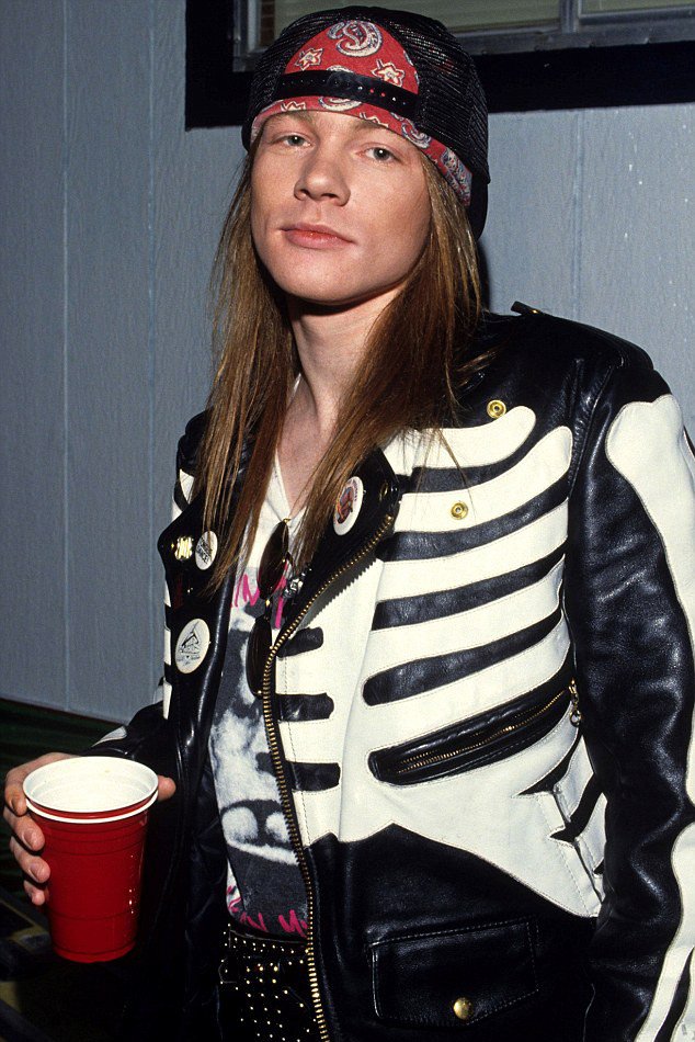 Ο ξεπεσμός του Άξλ Ρόουζ-Υπέρβαρος και με μπαστούνι στην Νέα Υόρκη  [εικόνες]  | iefimerida.gr 2