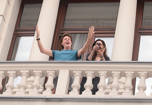 Γελάνε μαζί του - Ο Πολ ΜακΚάρτνεϊ δείχνει τα ποντίκια του [εικόνες]  | iefimerida.gr 2