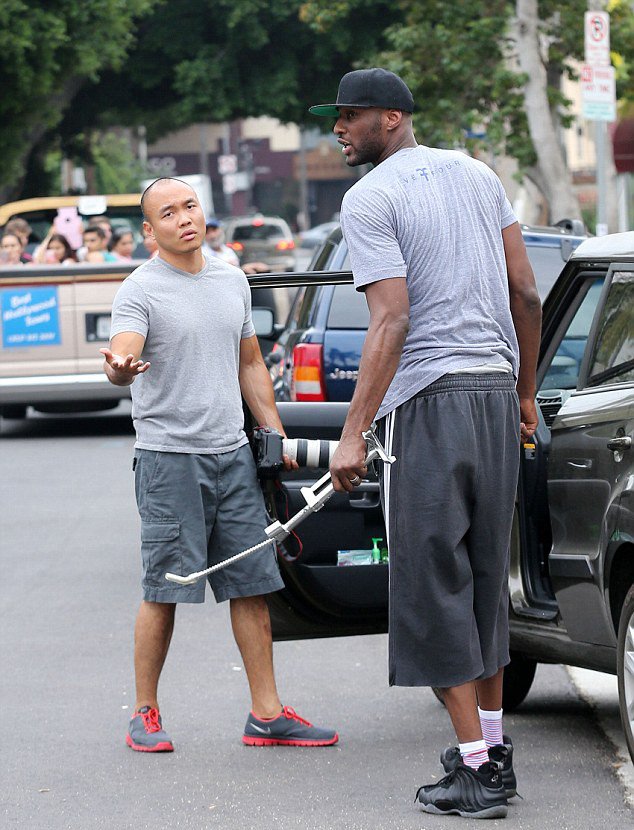 Με γρύλο επιτέθηκε σε παπαράτσι ο δίμετρος γαμπρός της Καρντάσιαν [εικόνες+βίντεο]   | iefimerida.gr 0