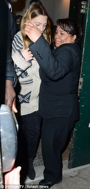 Σφήνωσε σε πόρτα η έγκυος Ντρου Μπάριμορ λόγω... κοιλιάς [εικόνες] | iefimerida.gr 4