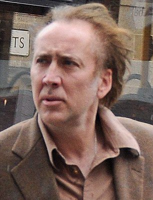 Γελάνε μαζί του-Ο Νίκολας Κέιτζ έβαψε τα μαλλιά του κορακί [εικόνες]  | iefimerida.gr 1