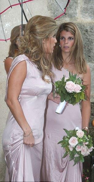 Η Αθηνά Ωνάση στα ροζ – Παράνυφος στο γάμο της ετεροθαλούς αδερφής της [εικόνες] | iefimerida.gr 2