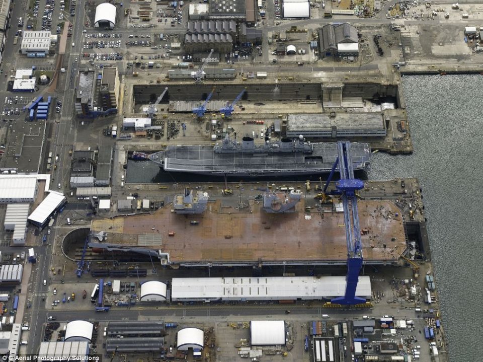 Αυτό είναι το αεροπλανοφόρο-θωρηκτό της Μ.Βρετανίας που θα... βαφτίσει η Ελισάβετ με ουίσκι [εικόνες&amp;γραφήματα]  | iefimerida.gr 3