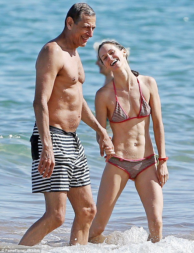 Ηθοποιός του Τζουράσικ Παρκ παντρεύεται την κατά 30 χρόνια νεότερη αγαπημένη του [εικόνες] | iefimerida.gr 3