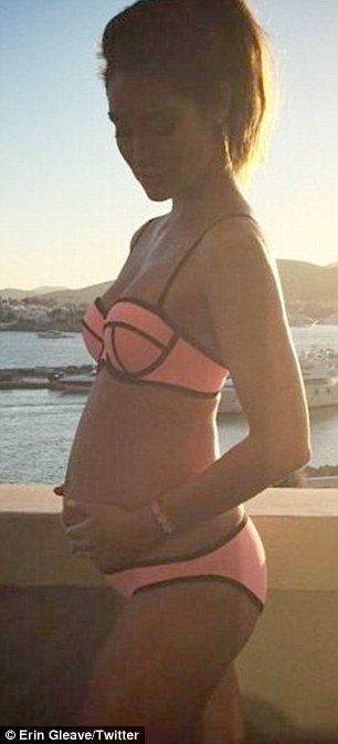 Κοιλιακοί φέτες ένα μήνα μετά τη γέννα -Οι φωτογραφίες της καλλονής Erin McNaught που δίχασαν [εικόνες] | iefimerida.gr 6