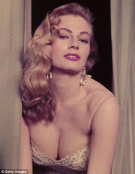 Εφυγε από τη ζωή η μούσα του Φελίνι, Ανίτα Εκμπεργκ [εικόνες & βίντεο] | iefimerida.gr 0