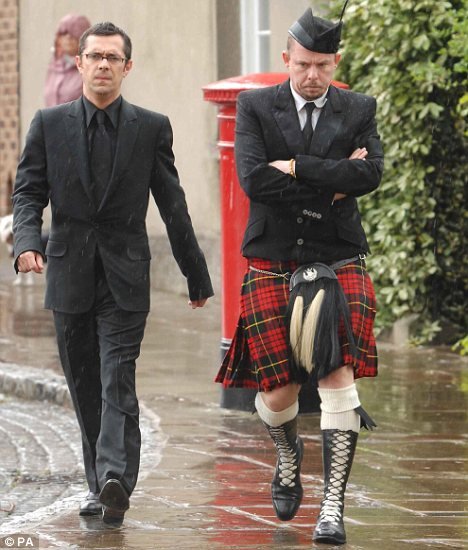  McQueen: Πώς η ιδιοφυΐα της μόδας σχεδίαζε να αυτοκτονήσει πάνω στην πασαρέλα [εικόνες] | iefimerida.gr 13