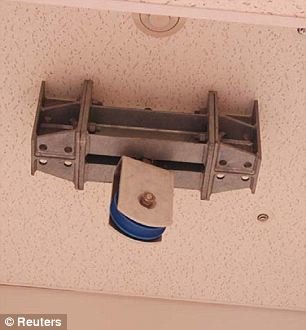 Ξενάγηση στον πιο ανατριχιαστικά μίνιμαλ θάλαμο απαγχονισμού του πολιτισμένου κόσμου [εικόνες+βίντεο] | iefimerida.gr 4