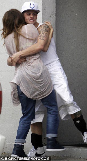 Τα καυτά φιλιά της Τζένιφερ Λόπεζ με το νέο της αμόρε [εικόνες] | iefimerida.gr 0