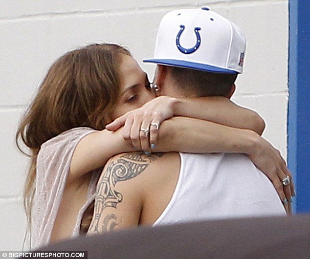 Τα καυτά φιλιά της Τζένιφερ Λόπεζ με το νέο της αμόρε [εικόνες] | iefimerida.gr 2