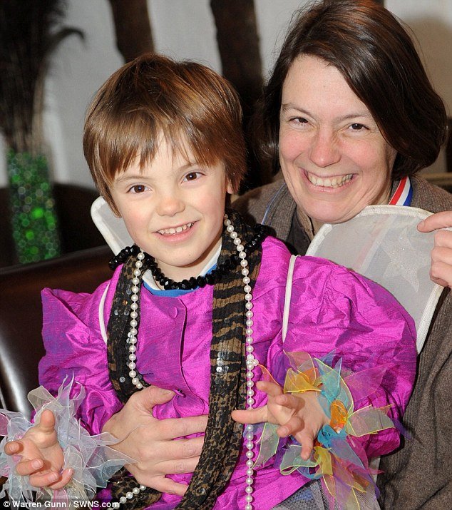 Αποφάσισαν ότι το παιδί τους είναι αγόρι όταν έγινε 5 χρονών [εικόνες] | iefimerida.gr 0