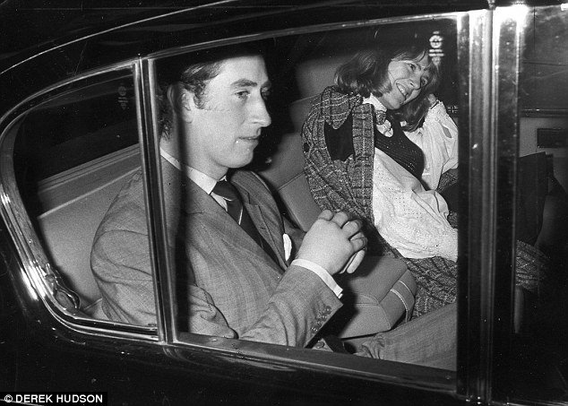 Ενα από τα σκάνδαλα που εκτροχίασαν το βρετανικό παλάτι -Τα ερωτικά τηλεφωνήματα με τους απίστευτους διαλόγους Καρόλου-Καμίλας [εικόνες] | iefimerida.gr 0