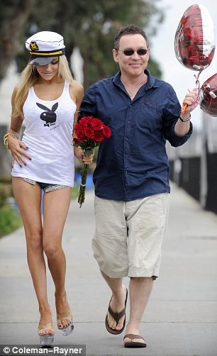 Με αυτή τη 17χρονη ξεμωράθηκε ο ηθοποιός Νταγκ Χάτσινσον [εικόνες]  | iefimerida.gr 4