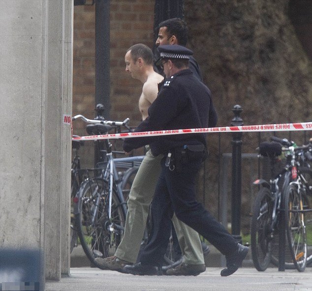 Συνελήφθη ο ένοπλος που σκόρπισε τον τρόμο με τις βόμβες γκαζιού [εικόνες] | iefimerida.gr 0