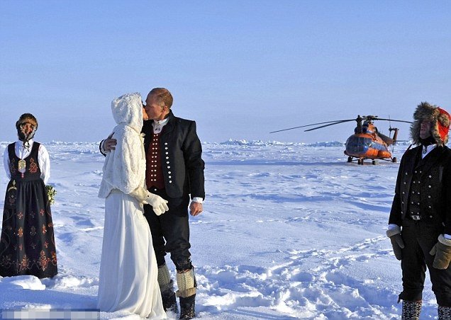 Παντρεύτηκαν στον Βόρειο Πόλο και έκαναν το γαμήλιο γλέντι στους -7 [εικόνες] | iefimerida.gr 2