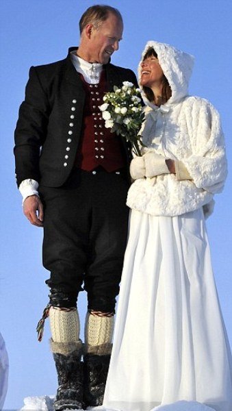 Παντρεύτηκαν στον Βόρειο Πόλο και έκαναν το γαμήλιο γλέντι στους -7 [εικόνες] | iefimerida.gr 1