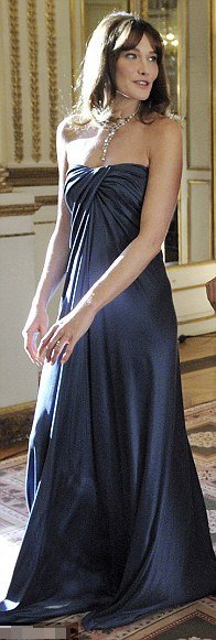 Το σέξι ατύχημα της γυναίκας του Ολάντ που ξεσήκωσε τους Γάλλους [εικόνες] | iefimerida.gr 2