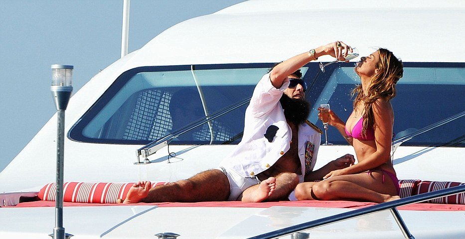 Δικτάτορας δολοφονεί την πρώην του Κλούνεϊ σε γιοτ στις Κάννες [εικόνες] | iefimerida.gr 1