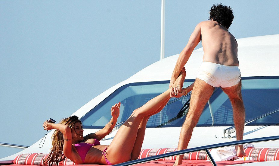 Δικτάτορας δολοφονεί την πρώην του Κλούνεϊ σε γιοτ στις Κάννες [εικόνες] | iefimerida.gr 6