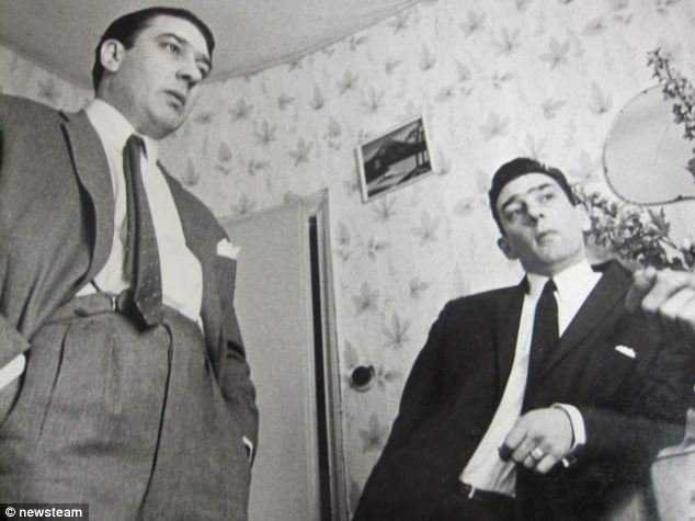 Ντοκουμέντο: Αιμοβόρος μαφιόζος σε μήνα του μέλιτος στην Ακρόπολη [εικόνες] | iefimerida.gr 5