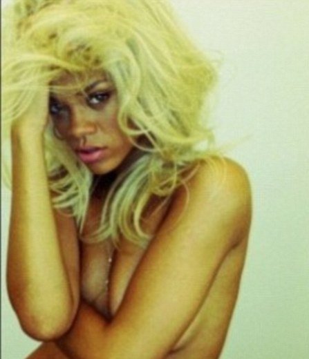 Όσοι πιστοί προσέλθετε- Η Ριχάνα με αδαμιαία περιβολή [εικόνες] | iefimerida.gr 2