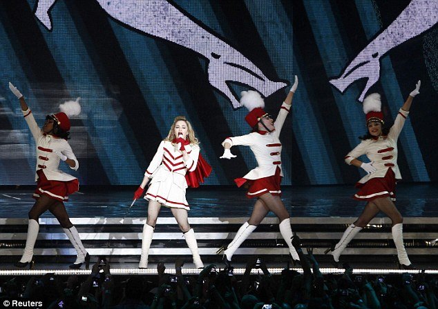 Η Εσθερ - Μαντόνα στέλνει μήνυμα Ειρήνης από το Ισραήλ [εικόνες] | iefimerida.gr 9