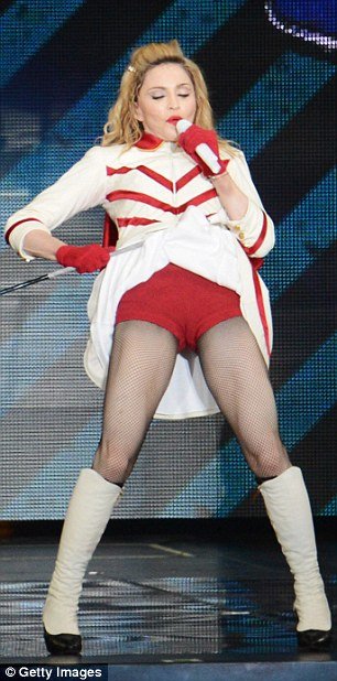 Η Εσθερ - Μαντόνα στέλνει μήνυμα Ειρήνης από το Ισραήλ [εικόνες] | iefimerida.gr 7