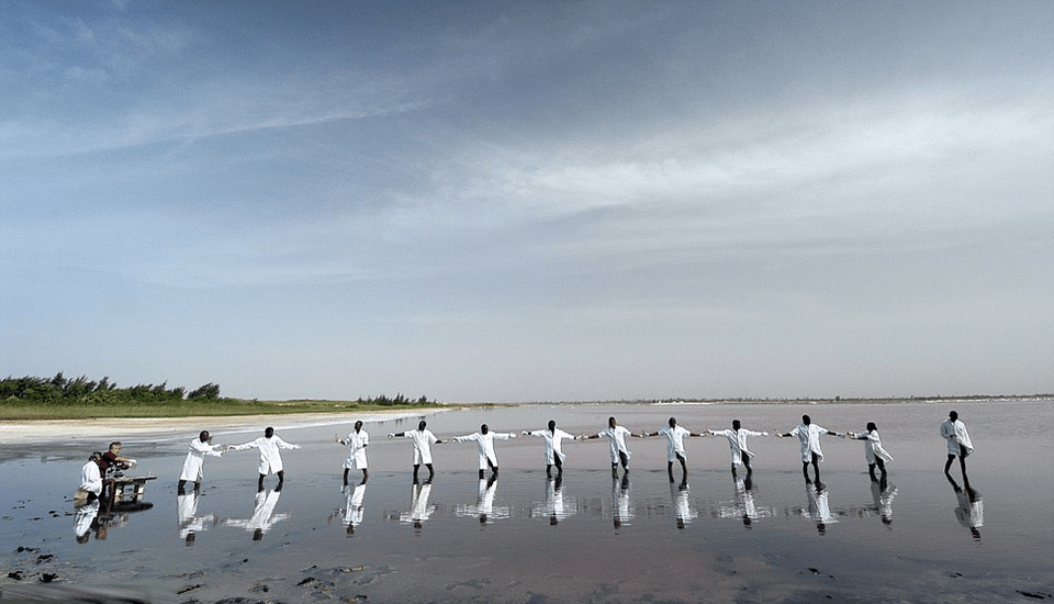 Η λίμνη βάφτηκε φούξια! Εντυπωσιακές φωτογραφίες [εικόνες] | iefimerida.gr 4