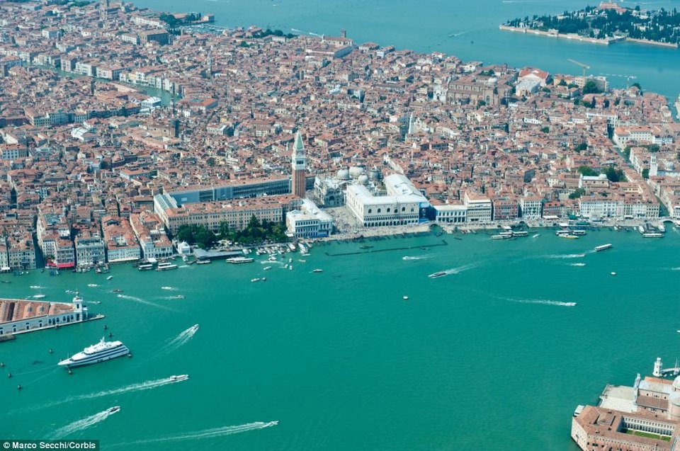 Τεράστιο πλοιο εισβάλει στην Βενετία- Η εμπλοκή της Σοφία Λόρεν [εικόνες] | iefimerida.gr 3