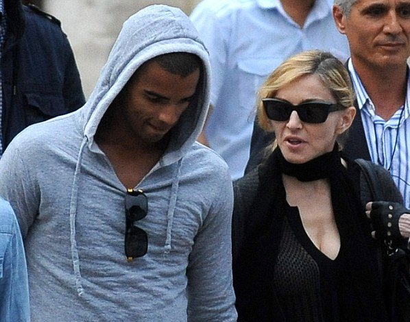 Η Μαντόνα στην Αγιά Σοφία με 200 άτομα συνοδεία [εικόνες] | iefimerida.gr 2