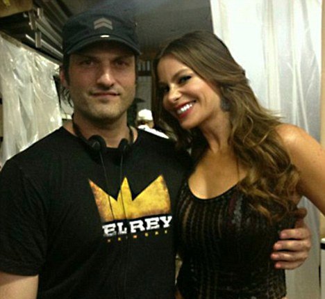 Η Σοφία Βεργκάρα γίνεται ιδιοκτήτρια οίκου ανοχής [εικόνες] | iefimerida.gr 0